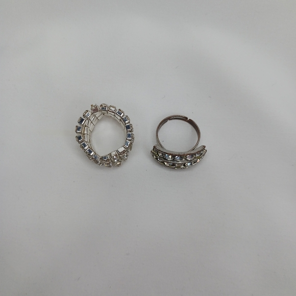 Silver Rhinestone Ring Set. - Picture 5 of 6